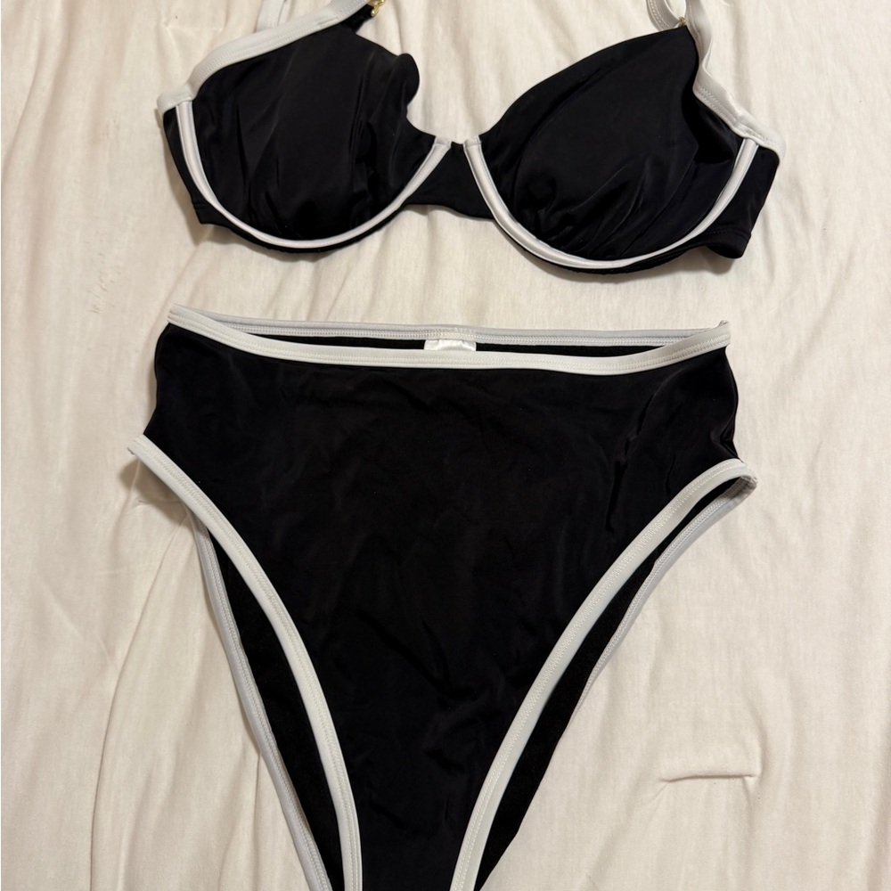 SNOW DAY SALE ❄️  Shade and Shore Black and White Bikini